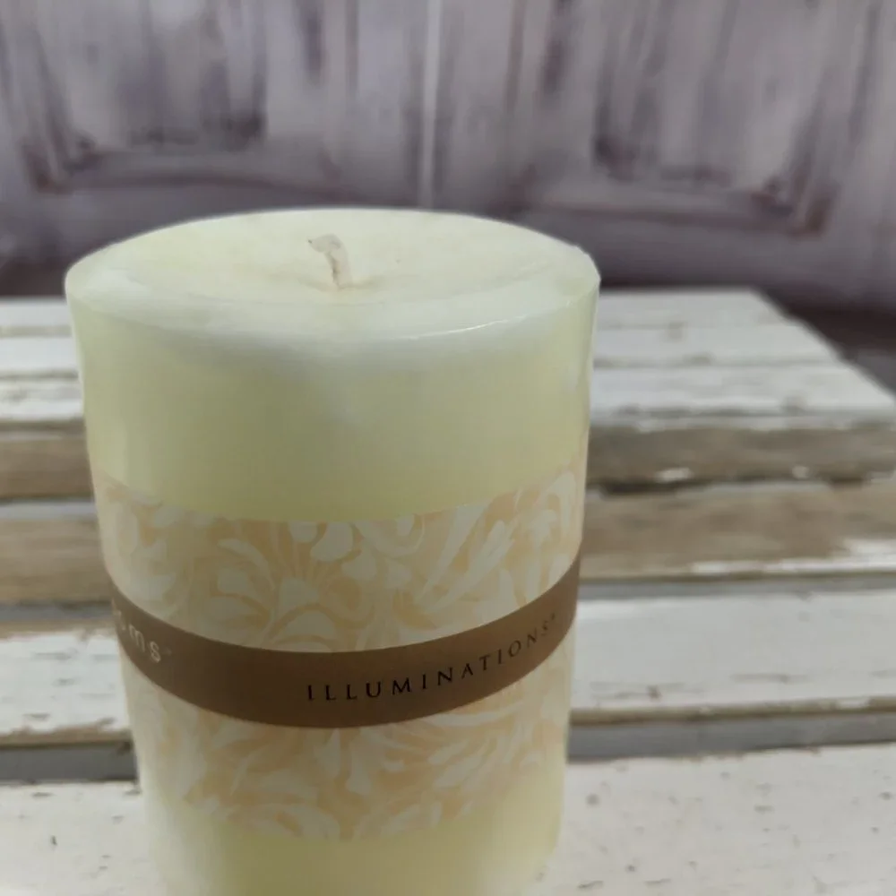Illuminations scented white